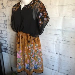 Angie Dress Flowy Mustard Floral sz. L